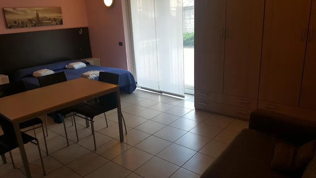 Residenza Villa Regina Monza 0*,