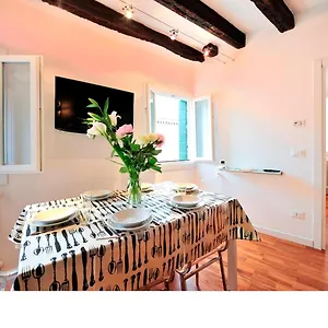 https://castello-biennale-apartment.hotelslidodijesolo.com